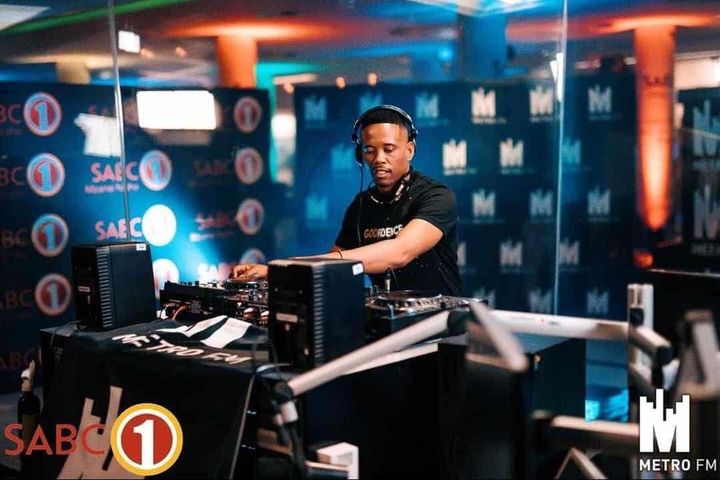 Dj Stokie ExclusiveTV Kasi Hero Mix.