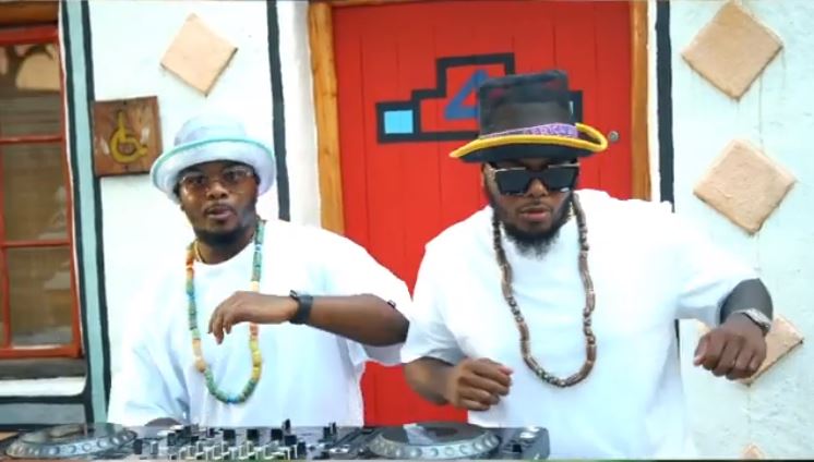 VIDEO: Major League DJz, Abidoza - Dinaledi ft. Mpho Sebina