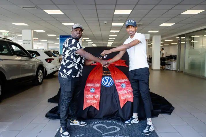 Dinho Buys His First Car (Photos)