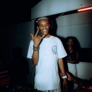 Pcee, Nobantu Vilakazi & Justin99 - Gilikidi
