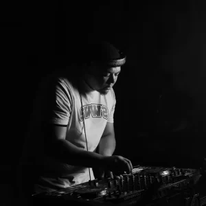 DJ FeezoL – Cruz Lounge Student Night (February)